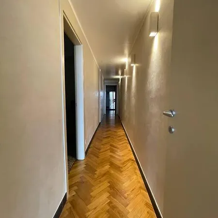 Appartement In Torre Medievale Di Fronte Acquario Genua