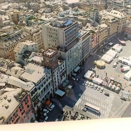 In Torre Medievale Di Fronte Acquario *